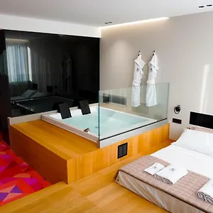 https://zoe-luxury-suites.taorminaitalyhotels.com